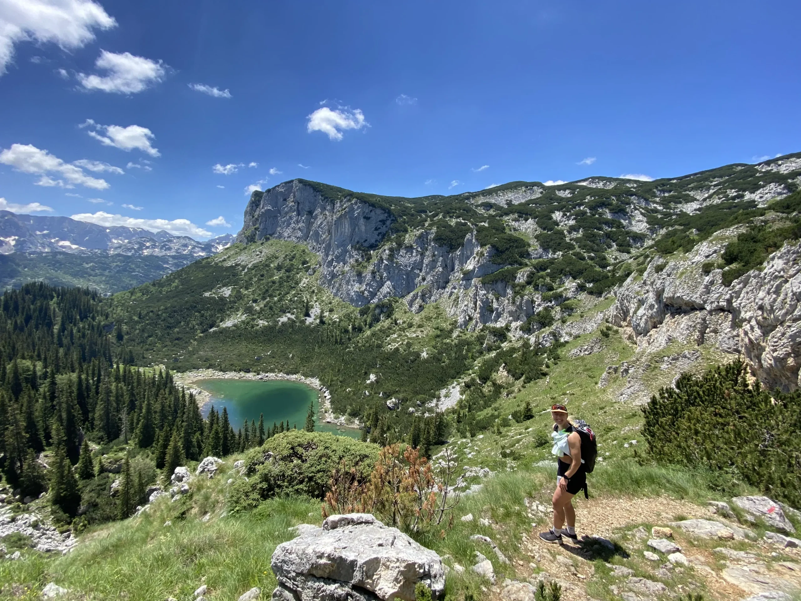 vakre Montenegro med fjell og bademuligheter